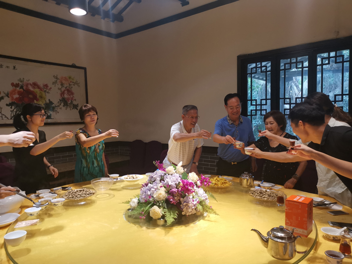 【賽思達(dá)烤箱】酒協(xié)一行訪農(nóng)莊，把盞言歡敘佳情